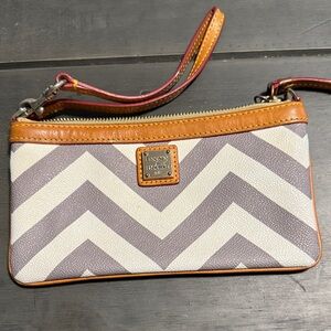 Dooney & Bourke Chevron Wristlet - Cream and Brown